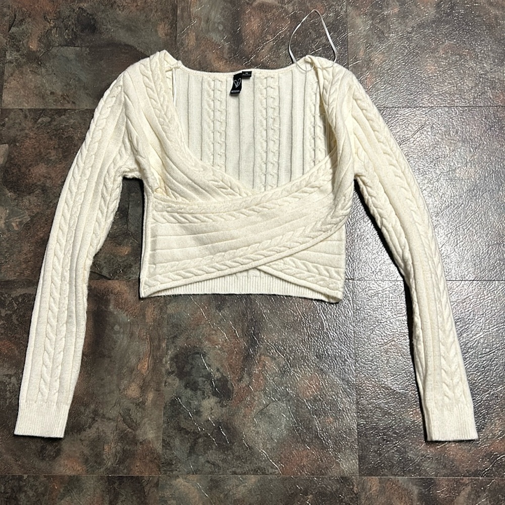 Kinda cropped sweater shirt